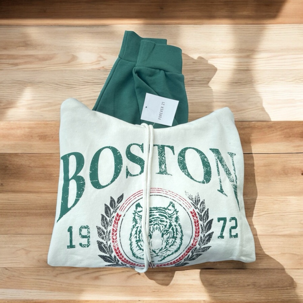 Forever21 Boston Massachusetts Cropped Oversized Pullover Hoodie Medium